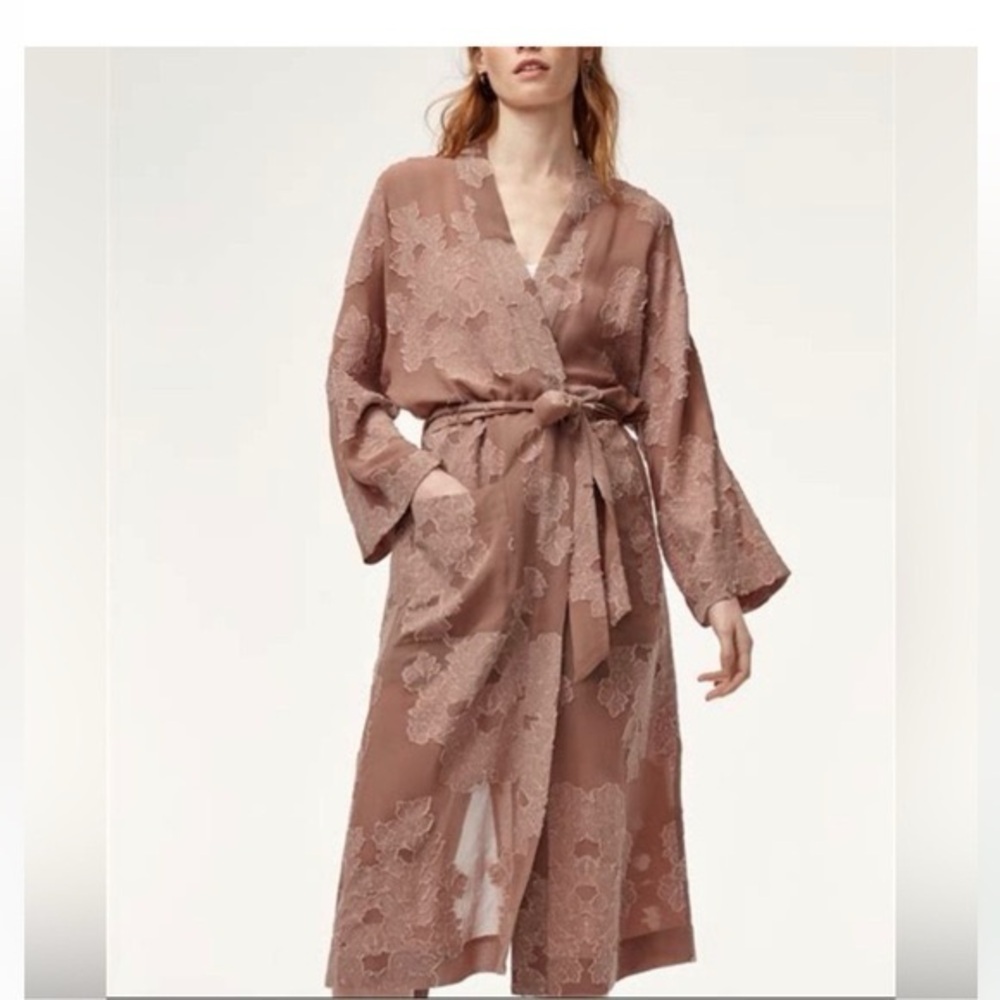 Wilfred Floral Lace jacket Robe - Dust Pink Size S in excellent condition